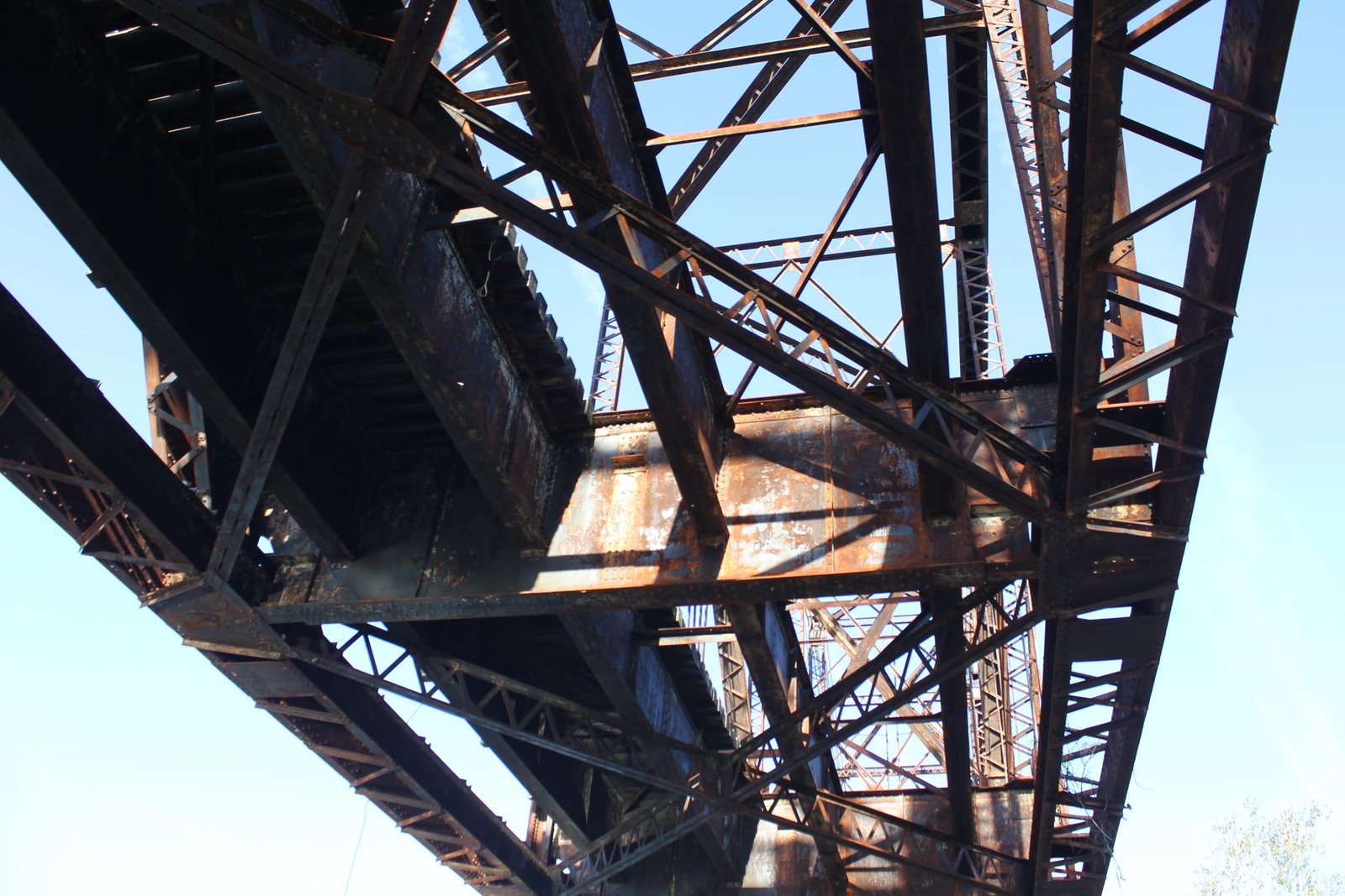Floor details of Iowa swing span (span #2)